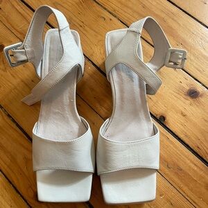 Elegant Cream Women's Sandals